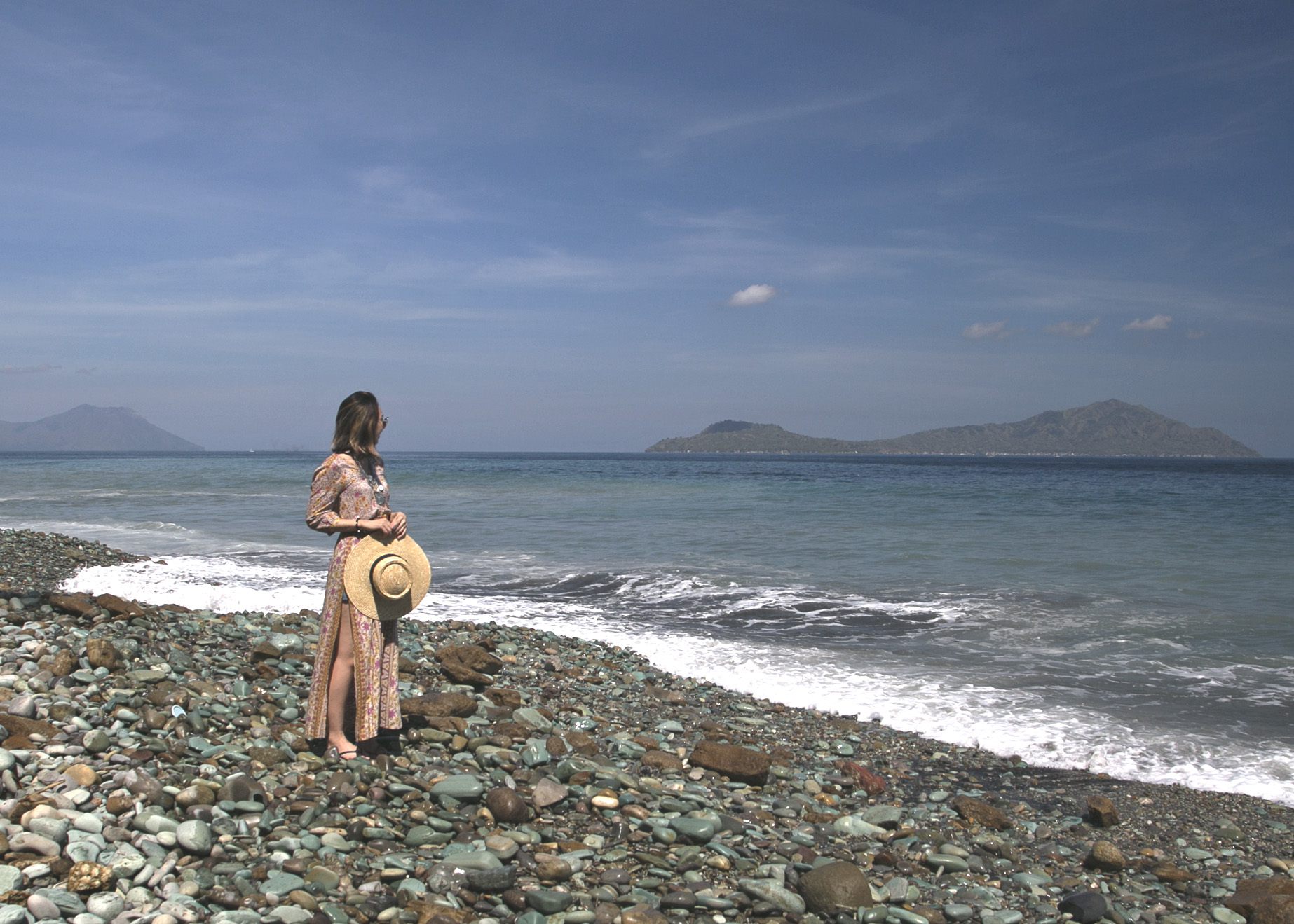 blue stone beach flores